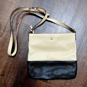 Kate Spade Crossbody. Cream & Black with gold accent detail.